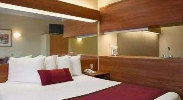 Номер Standard Days Inn & Suites by Wyndham Lafayette IN