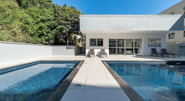 Apartamentos a 140m da praia Floripa-SC IAPs