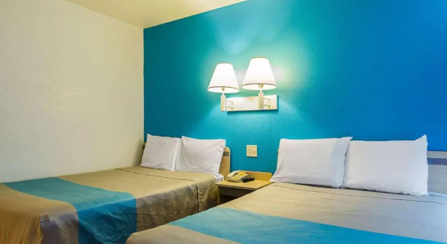 Четырёхместный номер Standard Motel 6-Mitchell, SD