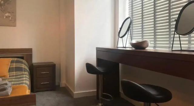 Luxury 1 Bed apartment in City Centre with parking