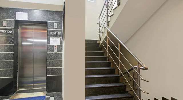 Capital O 82357 Hotel Surabhi Pride, Rezerwuj Hotel Hajdarabad 