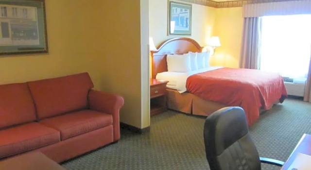 Четырёхместный люкс Country Inn & Suites by Radisson, Amarillo I-40 West, TX