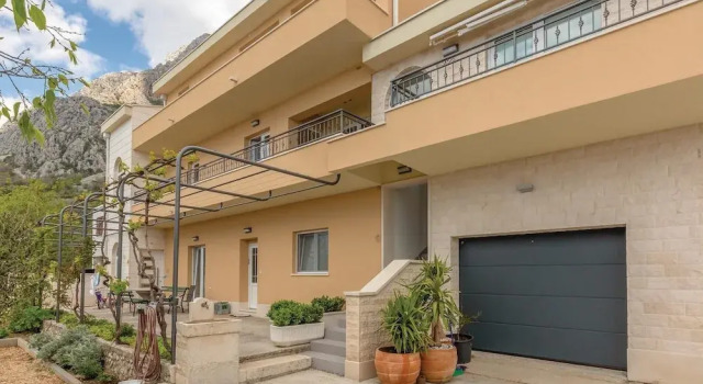 Beautiful Apartment in Makarska With 3 Bedrooms and Wifi