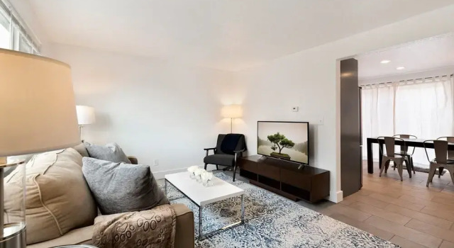 Номер Standard Comfortable Abode Near Historic Downtown