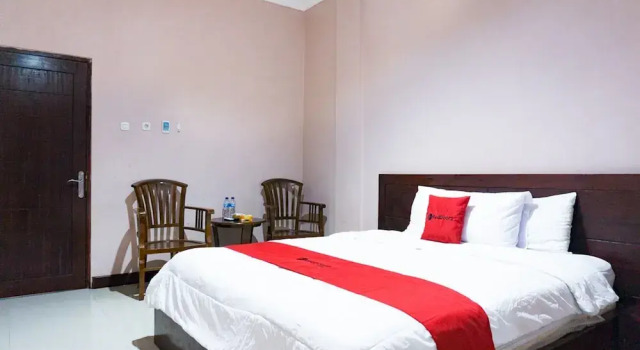 Номер Premium RedDoorz @ Jalan Cendrawasih Timika
