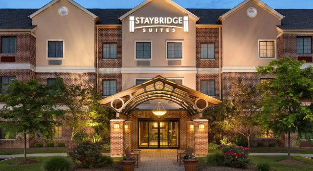 Кровать в общем номере Staybridge Suites Akron-Stow-Cuyahoga Falls by IHG
