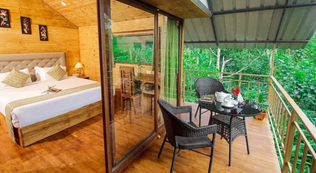 Коттедж с балконом и с видом на сад Spice Villa Thekkady