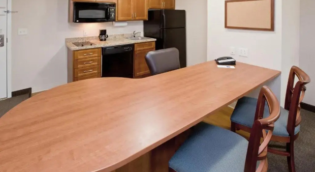 Двухместный люкс c 1 комнатой Candlewood Suites Indianapolis East by IHG