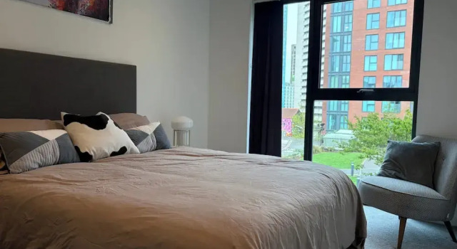 Cozy Birmingham Apartment for Two, Забронировать Апартаменты/квартира Отели Бирмингема с парковкой, рядом с Океанариум «Национальный центр морской жизни», Парковка