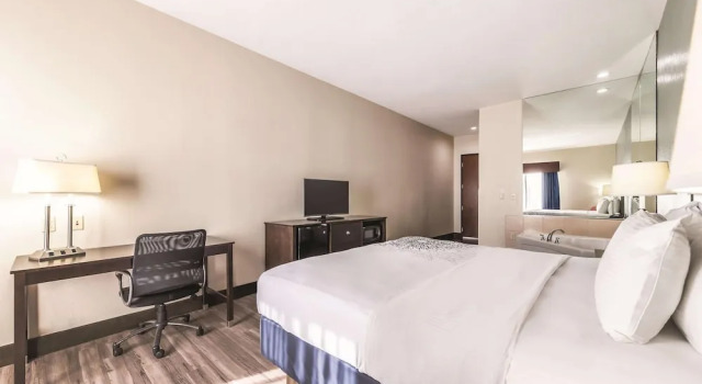 La Quinta Inn & Suites Tulsa - Catoosa, Boek Hotel Hotels in Catoosa met zwembad, Zwembad