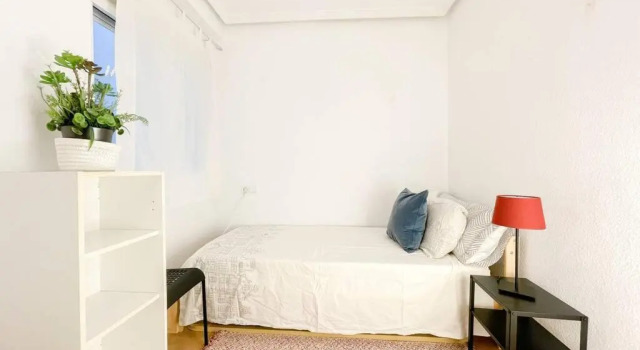 Coqueto y amplio apartamento a 15 min de la playa, Забронировать Апартаменты/квартира Аликанте Памплона, рядом с Puerto Deportivo