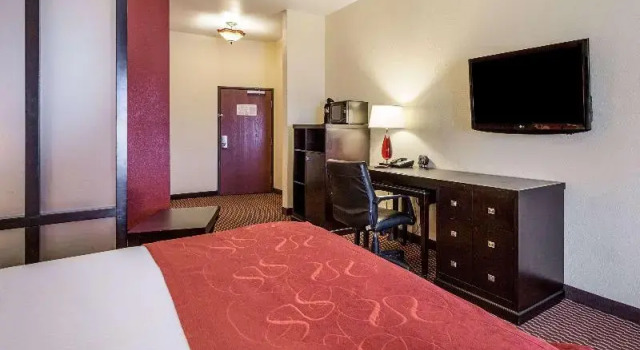 Номер Standard Comfort Suites Leesville near Fort Johnson