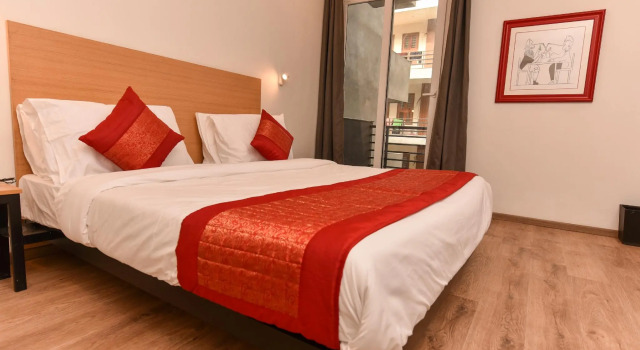 Hotel White Saffron, Забронировать Отель Отели Нью-Дели с парковкой, Парковка