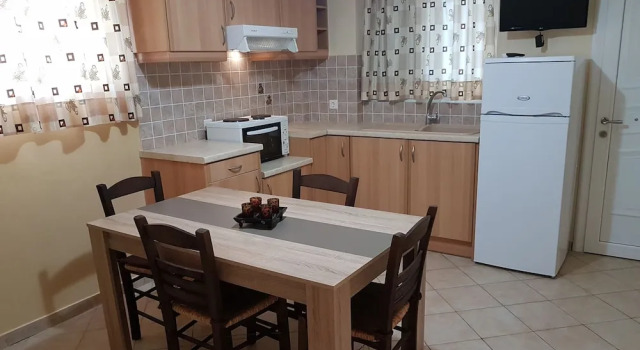 Семейные апартаменты с балконом Marathon Studios & Apartments