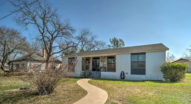 Коттедж The Barn Texas Wine Country Vacation Rental