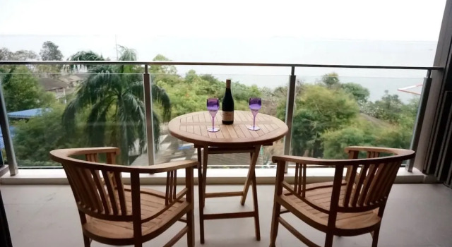 Апартаменты Baan Plai Haad Beachfront Condominium