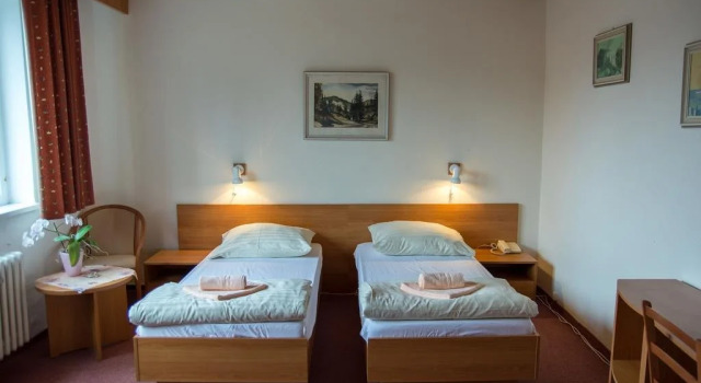 Park Hotel Intenzíva, Book Hotel Hoteller i Stupava med parkering, Parkering