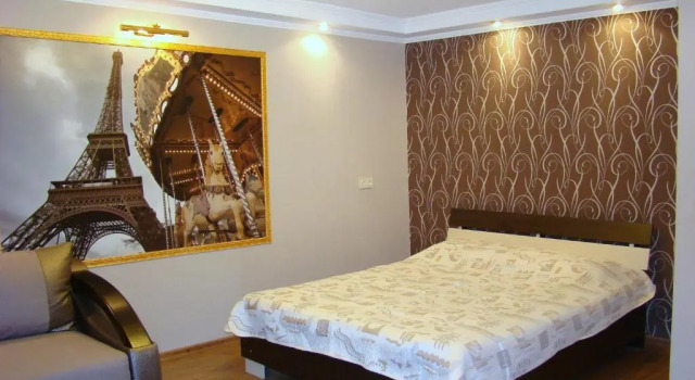 Апартаменты Kvartira-studio na prospekte Aleksandra Polia "Parizh" (Studio apartment on Oleksandra Polia "Paris")