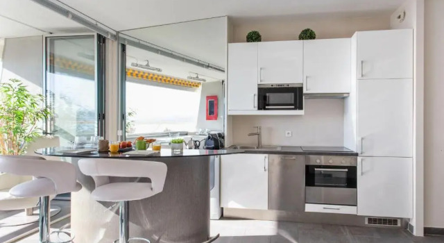 Nice & bright studio with veranda & parking in Villeneuve-Loubet - Welkeys