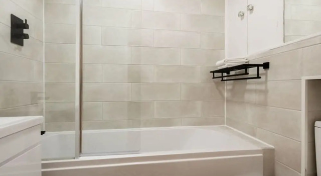 The Kensington Grove - Stylish 2BDR Flat with Private Patio, Забронировать Отель Кенсингтон и Челси Лондон, рядом с St George's Campden Hill