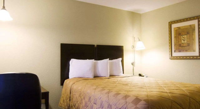 Двухместный люкс Mainstay Suites Rogers