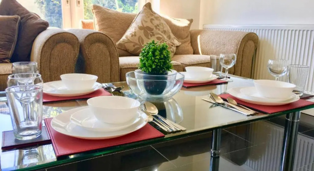 Апартаменты London 2 Bedroom Apartment, Kitchen, Reception and Private Garden