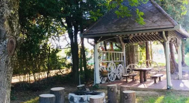 Csendes Vendégház, Families, Hikers & Bikers, Book Hotel Hoteller i Western Transdanubia med parkering, Parkering