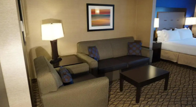 Полулюкс Holiday Inn Express Hotel & Suites Gibson by IHG