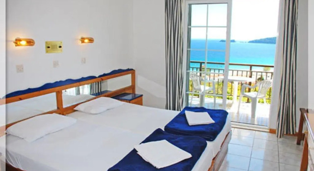 Hotel Emerald, Забронировать Отель Отели Хриси-Амудия с бассейном, рядом с Пляж Голден Бич, Бассейн