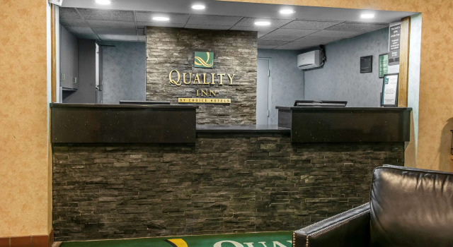 Quality Inn Conference Center Logansport, Book Hotel Hoteller i Logansport med parkering, Parkering