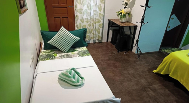 Трёхместный номер Standard с балконом MilVir Tourist Inn El Nido near Beach