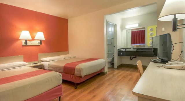 Четырёхместный номер Deluxe Motel 6 Chino, CA - Los Angeles Ontario