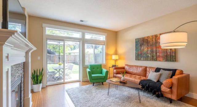 Modern home, Four bedrooms, King Beds, Prenota Hotel Tigard Willamette Valley