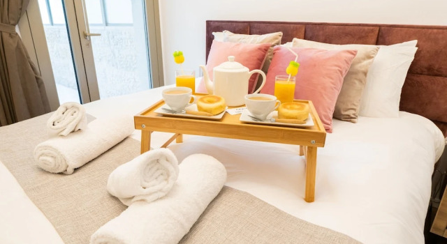 Апартаменты с 2 комнатами с балконом и с видом на город Harav Kuk Royal Suites - Alefimmoed