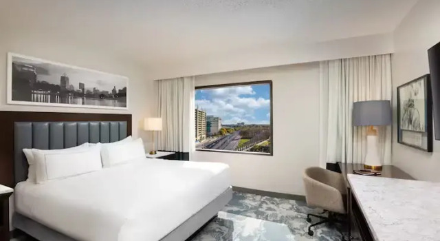 Люкс с 2 комнатами DoubleTree by Hilton Houston Medical Center Hotel & Suites