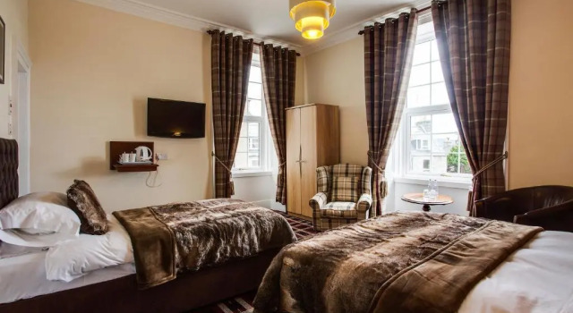 Трёхместный номер Deluxe Haughton Arms Hotel