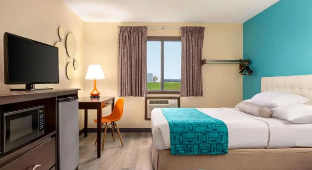 Четырёхместный номер Standard Howard Johnson by Wyndham Waterloo/Cedar Falls
