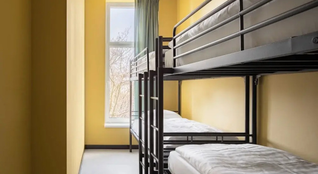 Bed in Dorm CoolDocks