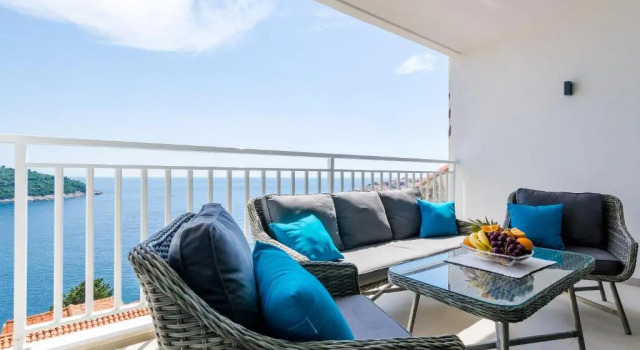 Апартаменты с 2 комнатами с балконом и с видом на море Apartments Lazarin