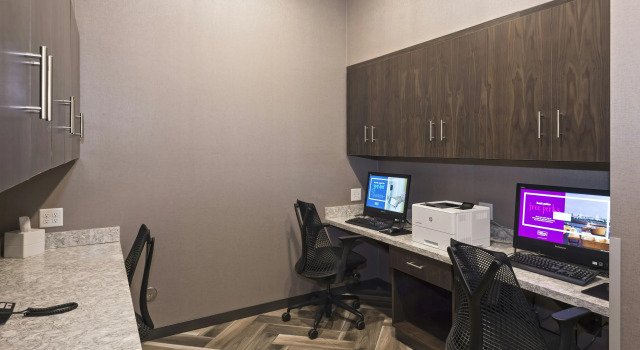 Hampton Inn and Suites Minneapolis University Area, MN, Забронировать Отель Отели штата Миннесота с парковкой, Парковка