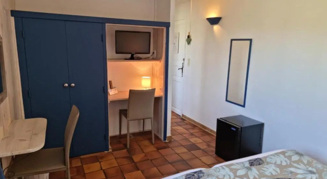 Семейный номер Standard Logis Hôtels Le Saint Marc