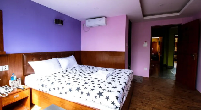 Двухместный номер Standard Everest Holiday Inn
