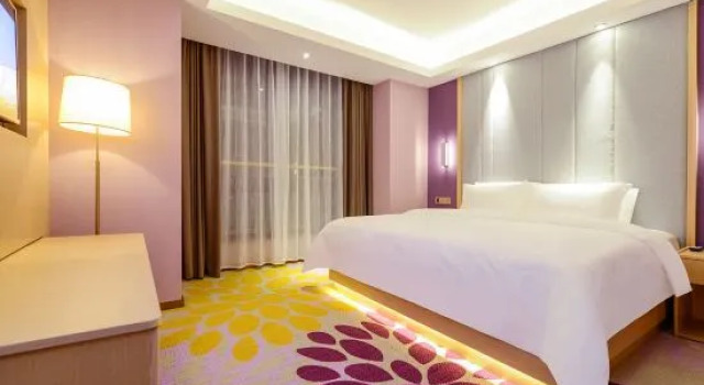 Люкс Deluxe Lavande Hotel (Chengdu Xinjin Rulin Road Metro Station)