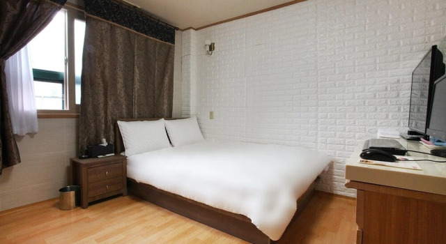 Seogwipo Handu Motel, Забронировать Мотель Отели Согвипхо с парковкой, рядом с Реабилитационная клиника «Зоунс» в Чеджу, Парковка