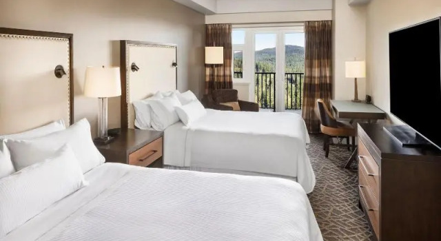 Четырёхместный номер Deluxe с видом на поле для гольфа The Westin Bear Mountain Resort & Spa, Victoria