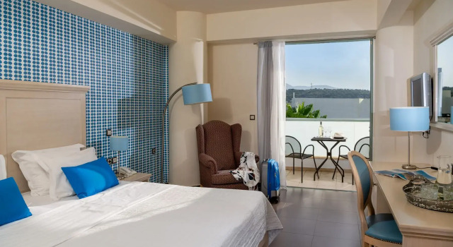Полулюкс Angela Suites Boutique Hotel