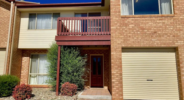 Beloka 7 - 2BR Townhouse l Lake Views l Spa Bath l WiFi, Забронировать Дом для отпуска Виллы Джиндабайн, рядом с Озеро Джиндабайн, Вилла