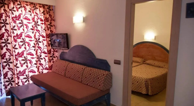 Апартаменты с балконом Apartamentos Cabau Cala Nova