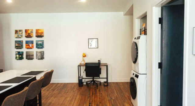 Коттедж Loft 302 - The William - Sunlit - Above Carrigans