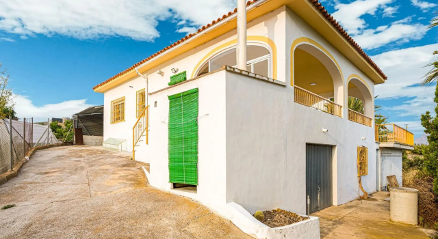 Delightful Holiday Home in Callosa d' Ensarria With Pool, Забронировать Отель  